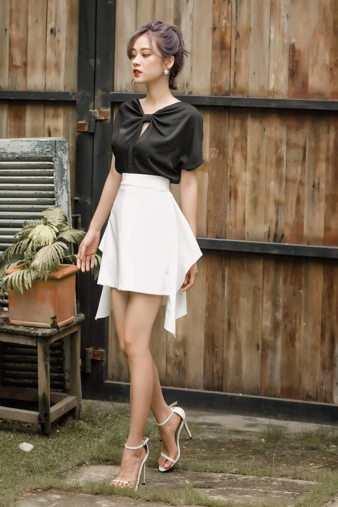 Black bow-tie openwork shirt - Image 3