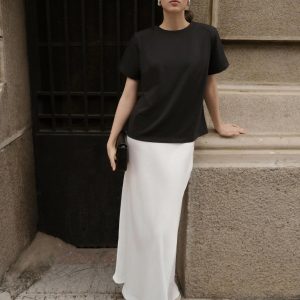 Black minimalist loose T-shirt